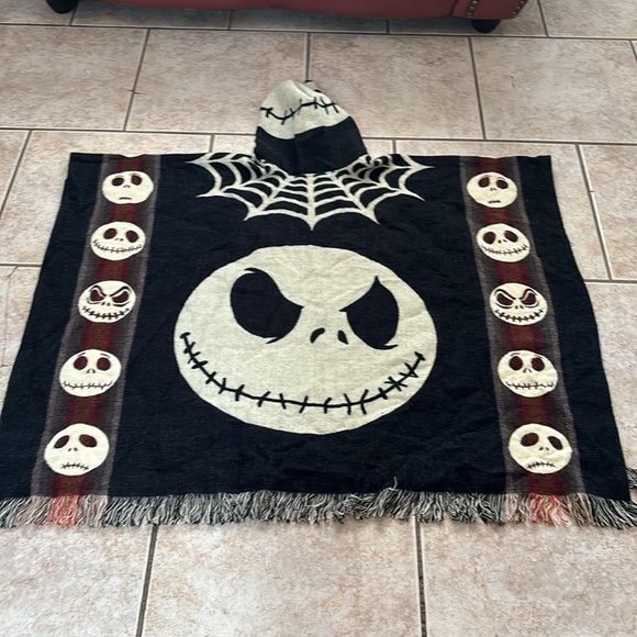 Tejidos Caymi Alpaca Blend Reversible Poncho Hoody Nightmare Before Christmas - Picture 7 of 7
